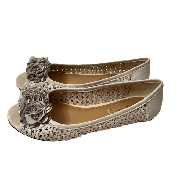 Report White Open Cutwork With Flower Embellishment Flat Shoes Size 10 - Picture 3 of 7
